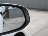 ブラインドスポットモニター付き、ドアミラーでは確認しずらい後側方エリアの車を教えてくれます!