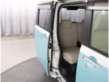 両側パワースライドドア付きだから、狭い駐車スペースなどでの 乗り降りラクラク!小さなお子さまのいるご家庭には嬉しい装備。