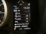 レーンディパーチャーアラートとは車線または走路からの逸脱の可能性を警告すると共に、車線または走路からの逸脱を避けるためのハンドル操作の一部を支援する機能です。詳細は販売店スタッフまでおたずねください。