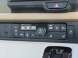 オートエアコンなので、スイッチひとつでオールシーズン快適に過ごすことができます。