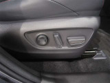 パワーシート搭載。微妙な調整が手軽にでき、良いポジションで運転することが可能です。