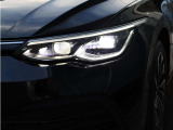 LEDマトリックスヘッドライト搭載。夜間走行時の視認性と安全性を高めた先進装備です。