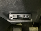 ハンドルの左下にETCがついています。高速道路の料金所の通過も楽々です。カードの取り出しもしやすい場所についています。