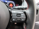 Hondaセンシングの機能のひとつ、アダプティブクルーズコントロール付!アクセルから足を離しても設定したスピードと前車との車間を保ち走行してくれます!車線維持もアシスト☆高速道路で疲労軽減ですね☆