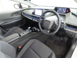 シンプルで使いやすいデザインの運転席です。