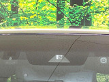 【トヨタセーフティセンス】走行中に前方の車両等を認識し、衝突しそうな時は警報とブレーキで衝突回避と被害軽減をアシスト。より安全にドライブをお楽しみいただけます。