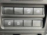 両側オートスライドドアです♪運転席のボタンやキーのボタンでも開閉できます!手荷物がいっぱいの時でも簡単にドアの開け閉めができるのでとっても便利です♪
