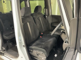 乗降がしやすい運転席。高さが調節できて小柄な方でも運転しやすいポジションをとることができます。