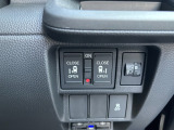 運転席の手元で両側スライドドアの開閉操作が可能です。