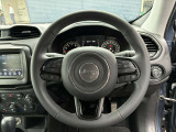 革巻きのステアリングハンドル!JEEPロゴがおしゃれでかわいいです。