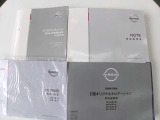 「取扱説明書」「保証書」揃ってます^^お車の操作方法や、トラブル回避方法が記載されているため、意外と役に立ちます。