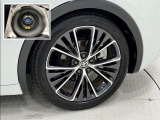 タイヤサイズは195/50R19!純正アルミホイール!残り溝は5ミリ程度!スペアタイヤ装着車!
