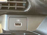 充電端子が装備されていますので車内でスマートフォンなどの充電が可能です。