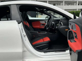 スタッフ全員が自動車保険の資格を保有しており、万が一の事故の際のサポート体制を整えております。