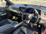 中古車だけではなく、新車も多岐にわたり、正規輸入車販売を行っております。全国選りすぐりの仕入ネットワークの中からあなたにピッタリのお車を探します!
