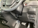 高速で便利なETCがあり、便利なパワースライドドアや、横滑りを防ぐVSAなどのスイッチは、運転席の右側、手の届きやすい位置にあります。