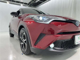 フォグランプ装着車です。暗い夜道の車両前方を明るく照らします