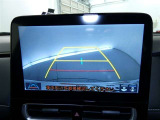 【バックカメラ】バックカメラ装着車です。バックする時に、後方の様子をナビ画面に表示します!慣れない駐車場での駐車や、せまい場所での車庫入れの時も、安全確認OK!思いがけずコツン!なんて事も防げますヨ
