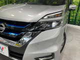 【LEDヘッドライト】悪天候や夜間走行時も良好な視界を確保し安心して運転できる高輝度LEDヘッドライトを装備!点灯速度が早く、消費電力も抑えられています。