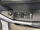 パワーウィンドウスイッチで運転席から全席の窓の開閉ができます♪