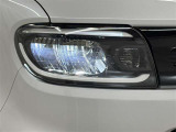 LEDヘッドライトです。デザイン性がよくとても明るいので、夜間の走行や悪天候でも安心です。しかも長寿命!