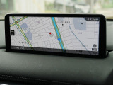 マツダコネクトの10.25インチワイドセンターディスプレイです。『Android Auto』『Apple CarPlay』や独自のコネクテッドサービスに対応したインターフェイスシステムです。