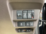 パワースライドドアの開閉はスマートキーのリモコンやドアノブは勿論、運転席側のスイッチ操作でも開閉ができ、安全・簡単です。