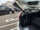車いす格納装置