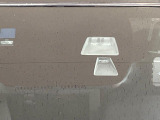 【i-ACTIVESENSE】走行中に前方の車両等を認識し、衝突しそうな時は警報とブレーキで衝突回避と被害軽減をアシスト。より安全にドライブをお楽しみいただけます。
