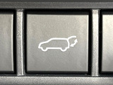 【パワーバックドア】スマートキーや運転席のボタンを押すだけでリアゲートが自動で開閉します!荷物を持っている時や、高い位置にあるバックドアを閉める際に便利な機能です♪