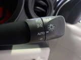 オートライト機能装備です!車外の明るさに応じて、自動的にライトの点灯・消灯をしてくれます♪