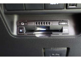 ETCはナビ連動機能付です。利用日や料金の確認がモニターで出来て便利ですよ。納車前には使用できるようにセットアップをさせていただきます。ETCカードの取扱もしておりますのでご相談下さいね。
