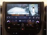 バックモニター付き。駐車の際のサポートとなり、必須アイテムのひとつですよね。それでも、バックする際は必ずご自身の目で確認をしてください。パノラミックビューで上から見下ろした視点でも確認できます!