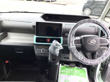 視野移動が少なく、運転に必要な機能をまとめ使いやすさのある運転席まわりです。