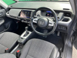 【運転席】座り心地が良いシートなので長時間の運転でも快適にお過ごしいただけます。新品のフロアマットのご注文も可能です。掲載箇所以外にご希望の写真がございましたらお気軽にお問い合わせ下さい。