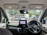 視界広々で運転しやすいインパネ