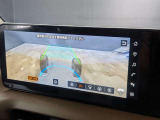 目視できないフードで隠れた路面の映像を表示するインビジブルフードビューが搭載されております