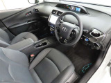 シンプルで使いやすいデザインの運転席です。