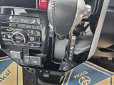 インパネシフト、ハンドルから近い位置にシフトレバーがあるので運転しやすいです