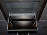 スマートキー付きです。スマートキーとは鍵を車に差し込まなくても、ドアノブを触ったりするだけで、ドアロックを解錠できます。これが凄く便利なんですよ。