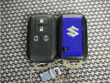 ◆スマートキー◆カギをバッグやポケットに入れたままでもドアロックの開閉ができる『スマートキー』付き!雨天や暗くなってもカギを取り出す必要がなくドアの開錠&エンジンも始動できます