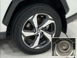 タイヤサイズは225/60R18!純正アルミホイール!納車前の点検時にタイヤ交換させていただきます!スペアタイヤ装着車!
