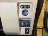 VSA装備車です。VSAはドライバーの操作と車の動きを見守っています。もし車の挙動が乱れたとき、4輪別々にブレーキをかけたり、エンジンパワーをしぼることによって車を安定させます。