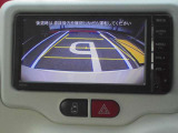 バックカメラ付きで車庫入れサポート!