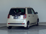 バックカメラが付いているのでバックでの車庫入れも安心です。