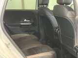メルセデス・ベンツの定める厳しい基準をクリアしたお車のみをご案内させて頂きます。納車前整備はメーカー規定に基づき当店3Fの指定工場で入念に行なわれます。熟練のメカニックがお客様のお車を整備致します。