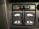 リアドアは乗り降りに便利な両側電動スライドドアです。また運転席に座っていながらスイッチ操作で自在にスライドドアを開け閉めできます。