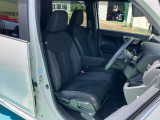 自社整備工場併設! 納車整備からアフターフォローまでお任せください。 車検や定期点検、オイル交換はもちろん、ナビやドラレコ、バックカメラ、ETC等の取り付けも当店にお任せください。