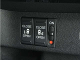 ◆両側電動スライドドア◆狭い駐車場でも乗り降りが楽々♪お子様が隣の車にドアを当ててしまう心配もございません!小さなお子様連れの方もこれで安心。