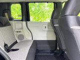 運転席側後部座席